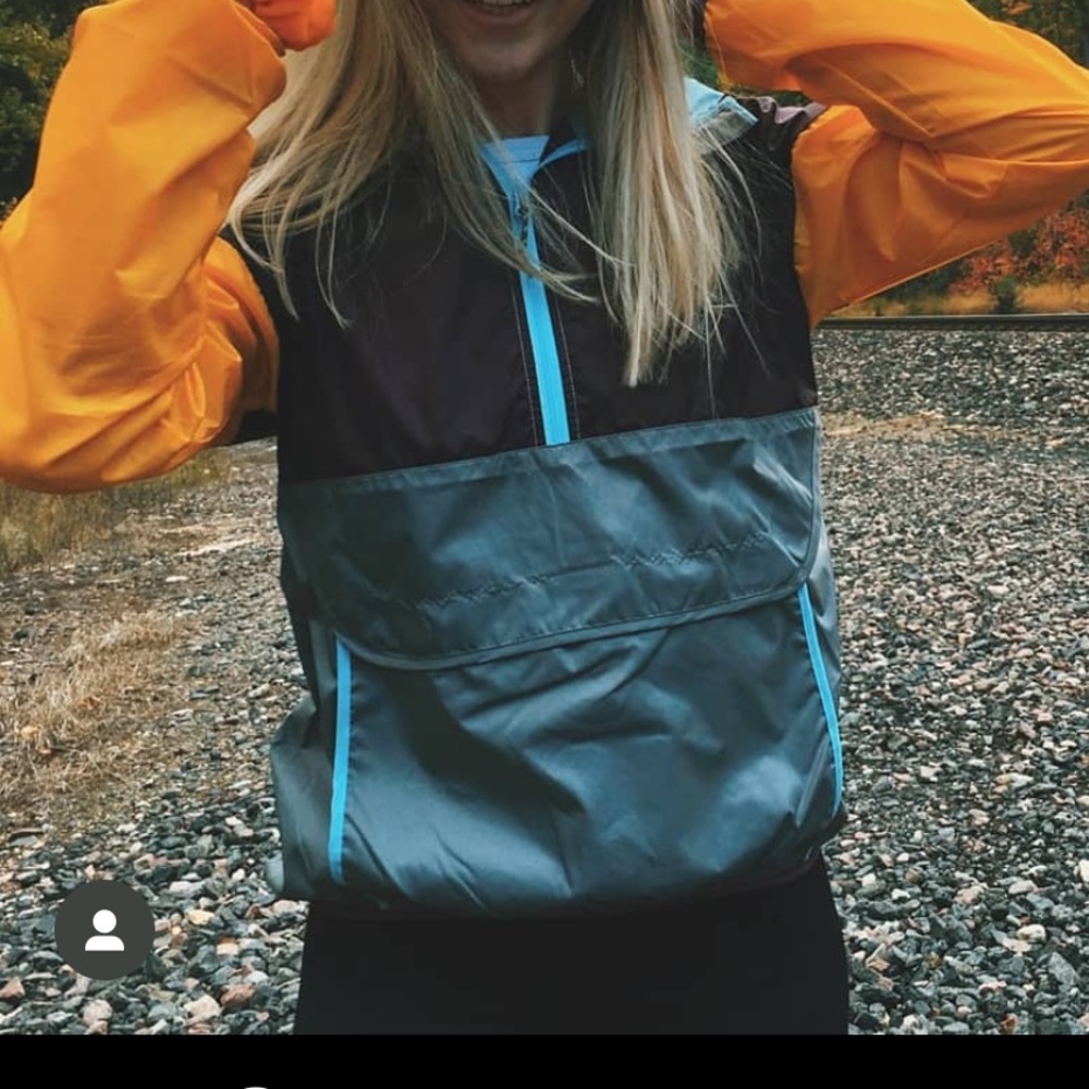 Cotopaxi wind breaker